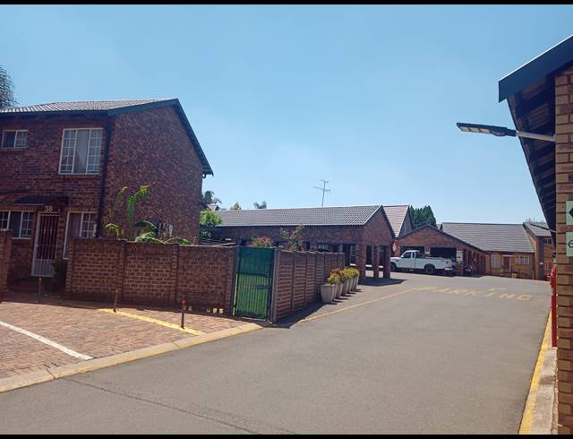 2 BEDROOM DUPLEX FOR SALE IN VAN RIEBEECK PARK